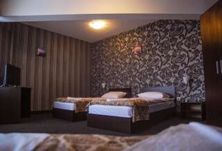 Отель Elite Spetema Hotel София Трехместный номер с балконом-1